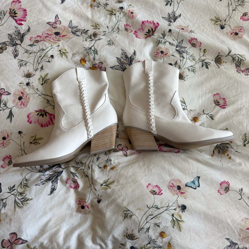 DV by Dolce Vita Koolson White Western Ankle Boots Size 9.5 - Picture 2 of 5